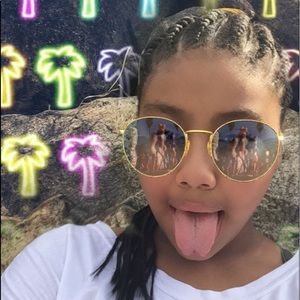 Meet your Posher, Ariana